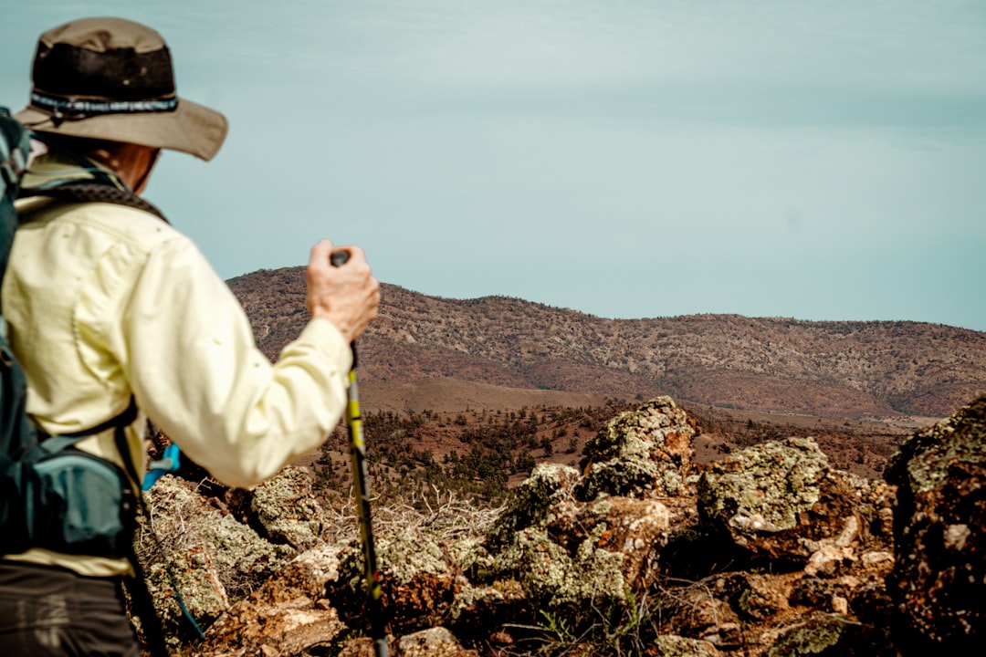 Trekking Poles – Carbon Fiber vs Aluminum Trekking Poles: Pros, Cons & Best Pick: 9 Picks for 2026